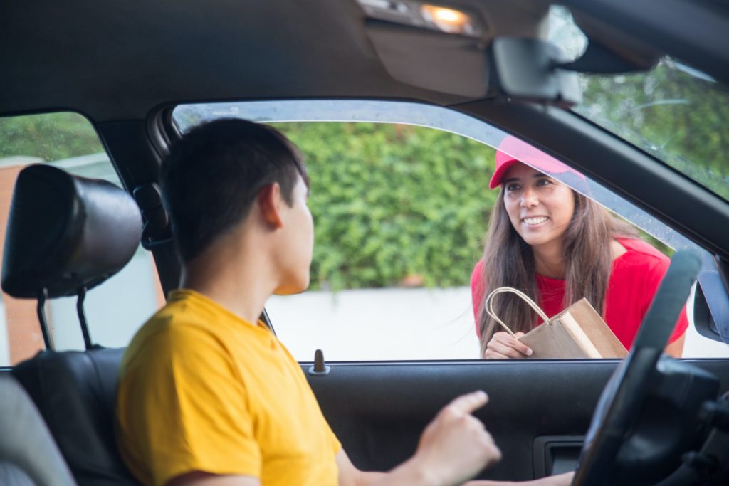 開始運輸業務時負責貨物運輸的司機和送貨員