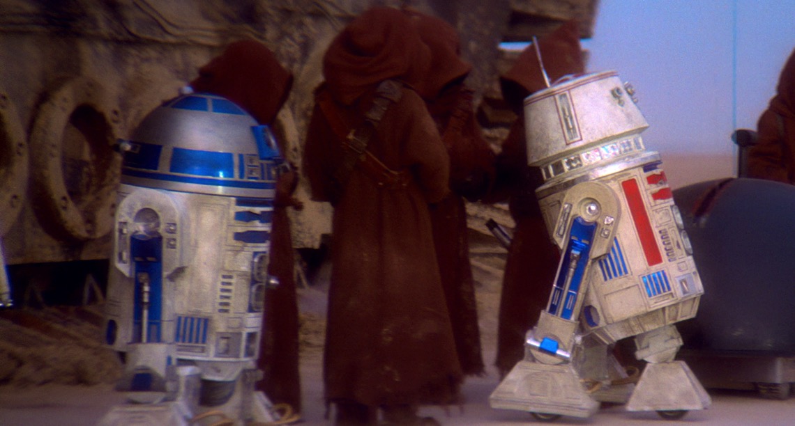 R2D2 y R5D4