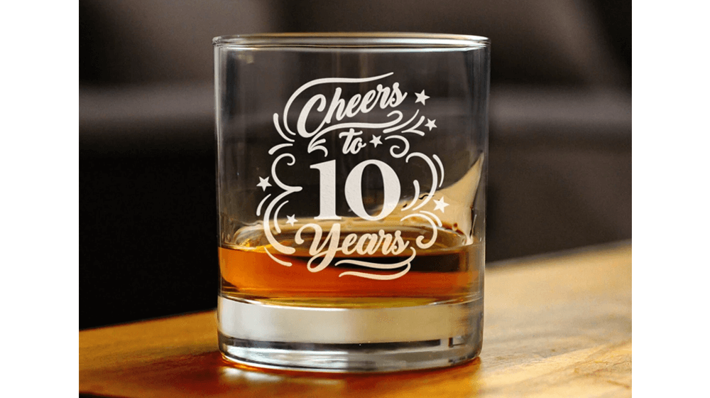 Cheers to 10 Years - Vaso Rocks de 10 oz