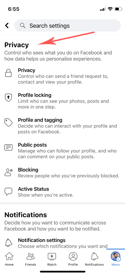 Ve a Configuración y privacidad en la aplicación de Facebook