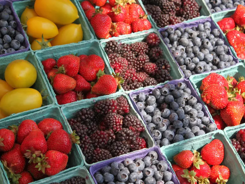 vendita di frutta e prodotti freschi locali