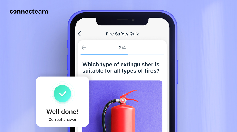 Eine Grafik, die ein Brandschutzquiz zeigt, das in der Mitarbeiter-Onboarding-App von Connecteam durchgeführt wird