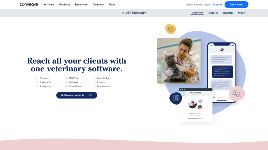 Weave veteriner yazılımı web sitesinin bir müşterinin sohbetini, ziyaret geçmişini ve bir veteriner personelinin steteskopla bir kediyi muayene ettiğini gösteren ekran görüntüsü.