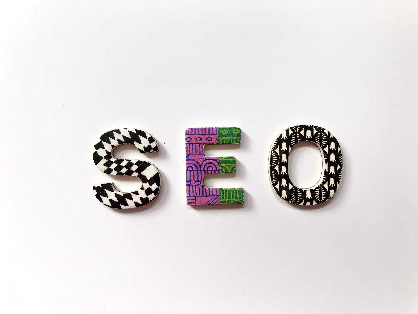 SEO en lettres décoratives