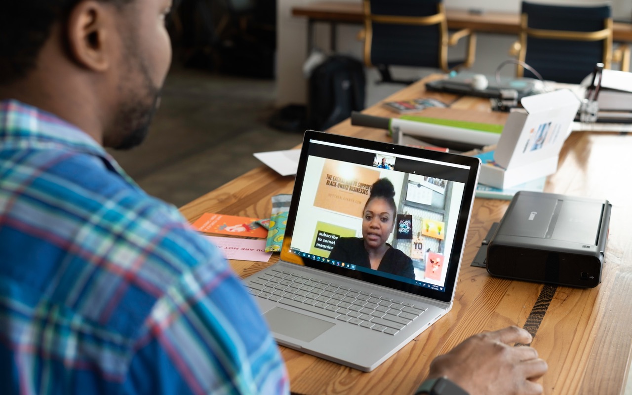 Gérez votre entreprise en ligne grâce au travail à distance.