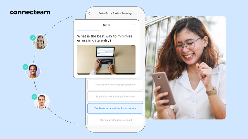 Connecteam アプリで新人研修クイズに答える幸せな従業員