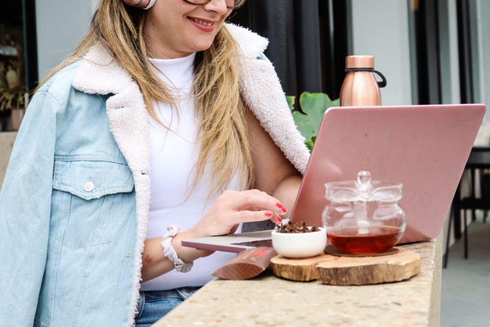 Imagem em destaque para: Como criar uma tabela de preços freelance (8 exemplos para inspiração)