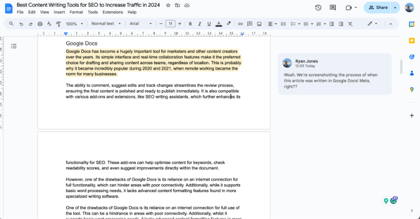 مستند Google Docs يناقش أفضل أدوات كتابة المحتوى لتحسين محركات البحث مع تمكين التعليقات على الجانب.