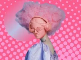 一个有着粉红色蓬松头发和眼镜的女人的插图，代表营销和虚拟世界。