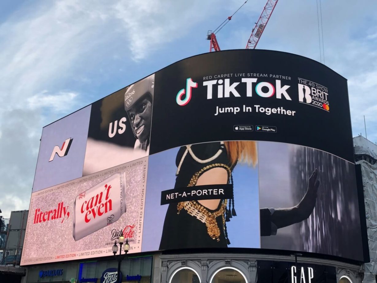 ตัวอย่างการเปิดใช้งาน TikTok นอกโทรศัพท์ในลอนดอน