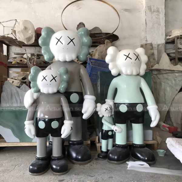 Gambar Berdiri Kaws Sederhana