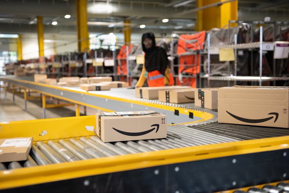 amazon abwicklung auf förderband